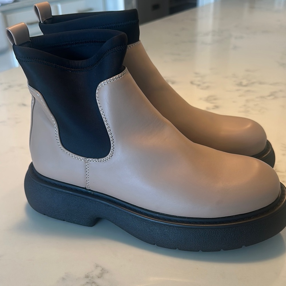NEW! Tan and Black Ankle Boots